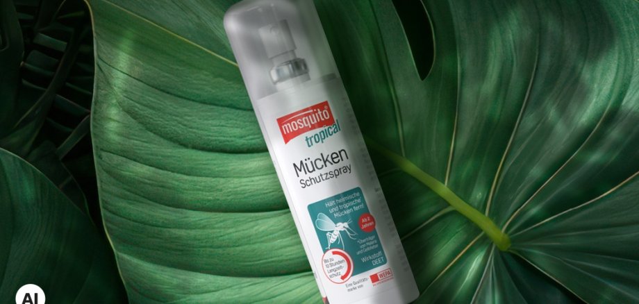 mosquito Tropical mosquito Tropical Mückenspray liegt auf einem Blatt und daneben ist ein Banner mit Neu zu sehen